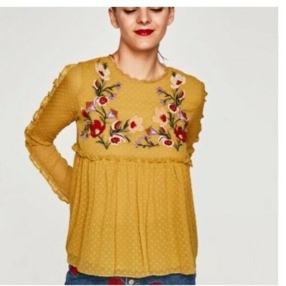 Zara Trafaluc  EmbroideredTop Size S Yellow Floral Ruffle Blouse